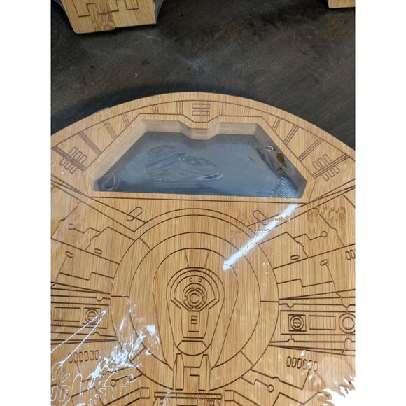 Star Wars Sci-Fi Spaceship Design Bamboo Cutting Board with Stand 2-piece Set - Picture 9 of 16